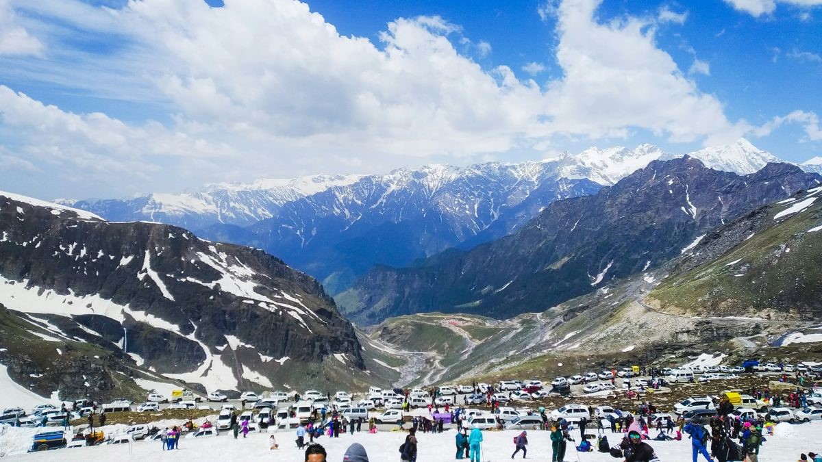 Book Delhi to Manali Tempo Traveller